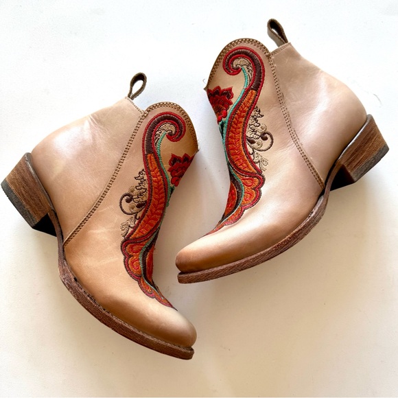 Corral Natural Tan Floral Embroidered Leather Ankle Boots Western Cowboy 6.5 - Picture 3 of 15